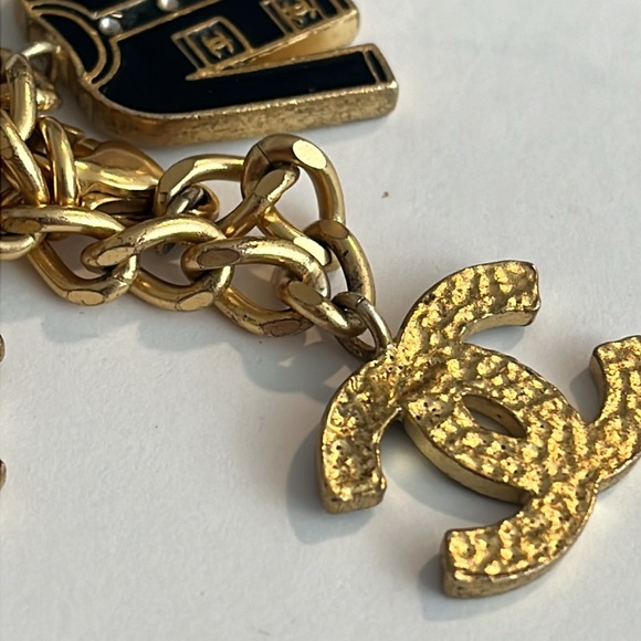 CHANEL VINTAGE CHARM BRACELET - Picture 5 of 9